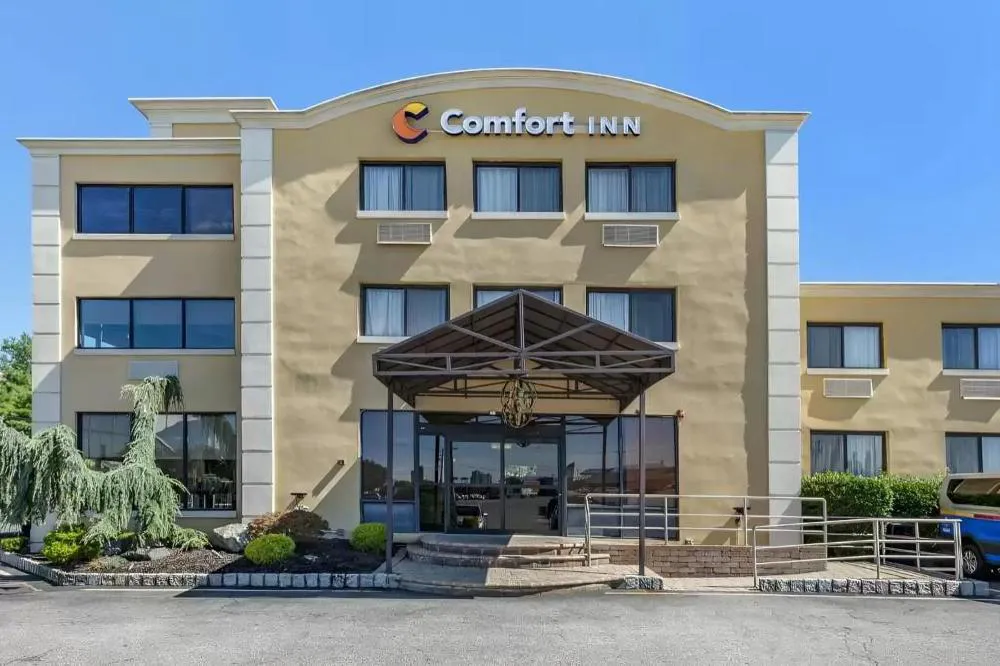 Comfort Inn Edgewater on Hudson River hotel hero