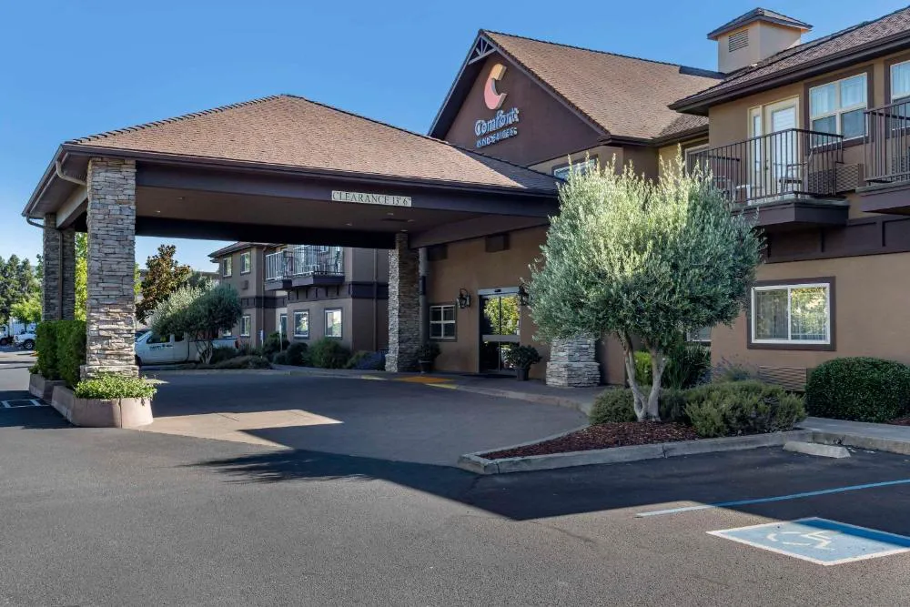 Comfort Inn & Suites Ukiah Mendocino County hotel hero