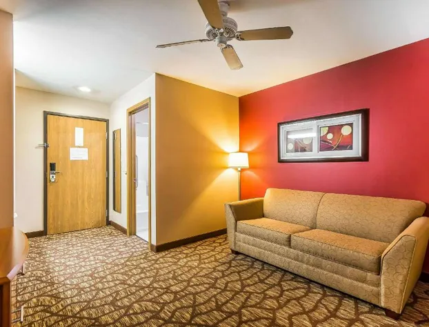Quality Inn & Suites hotel detail image 4