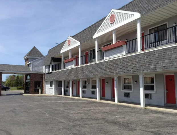 Days Inn by Wyndham Mackinaw City - Lakeview hotel detail image 2