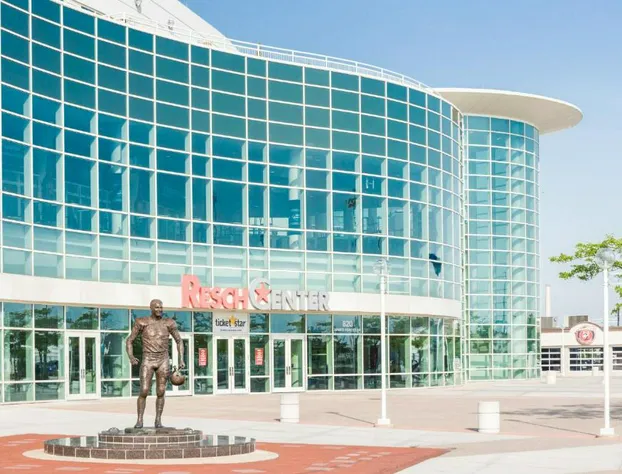 Super 8 by Wyndham Green Bay Near Stadium hotel detail image 1