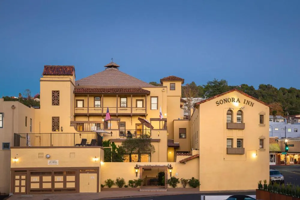 Historic Sonora Inn hotel hero