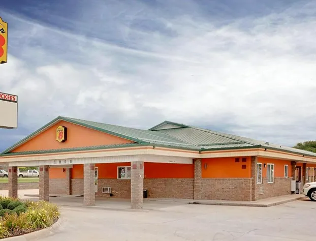 Super 8 by Wyndham Siloam Springs hotel detail image 2