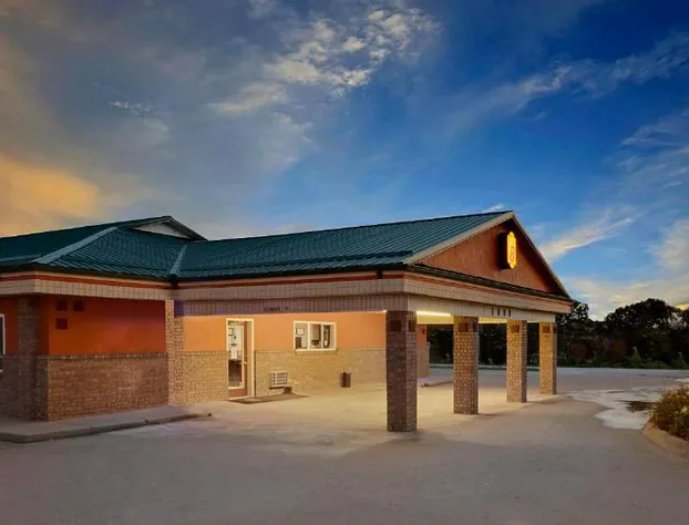 Super 8 by Wyndham Siloam Springs hotel detail image 2