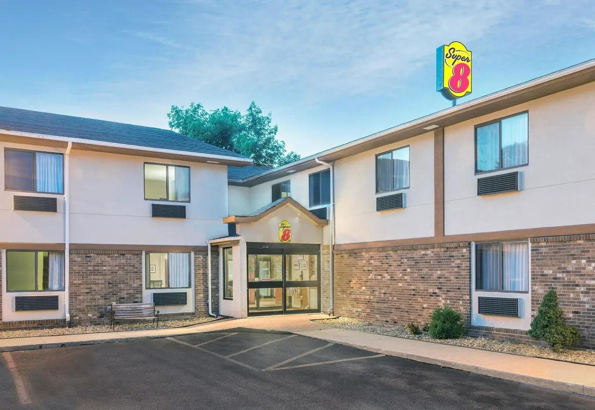 Super 8 by Wyndham Tilton/Lake Winnipesaukee hotel hero