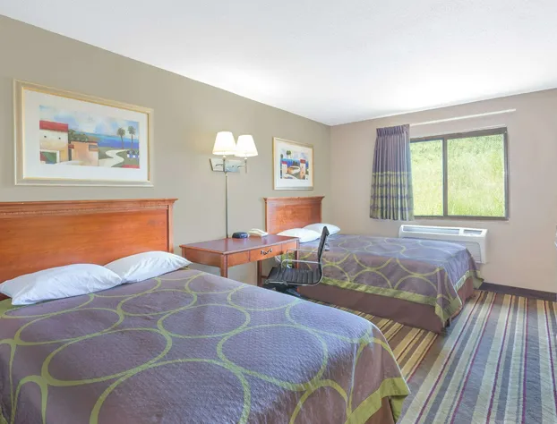 Super 8 by Wyndham Tilton/Lake Winnipesaukee hotel detail image 4