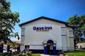Days Inn by Wyndham Waukegan hotel hero