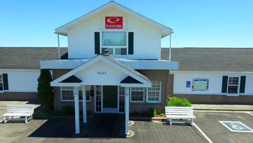 Econo Lodge & Suites Saint John hotel hero
