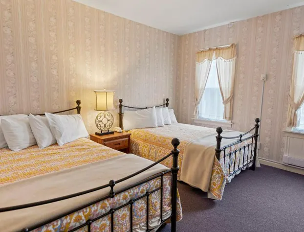 The Pines Inn Lake Placid hotel detail image 3