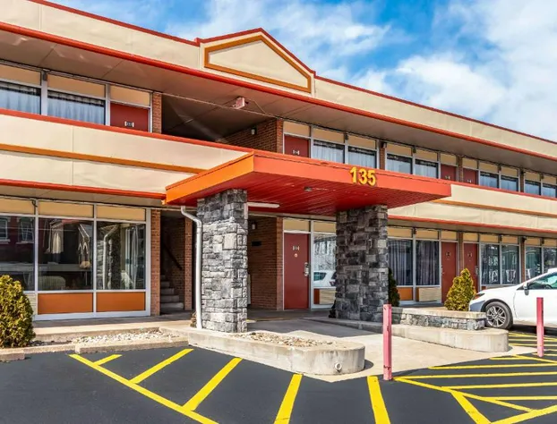 Econo Lodge Zanesville Downtown hotel detail image 1