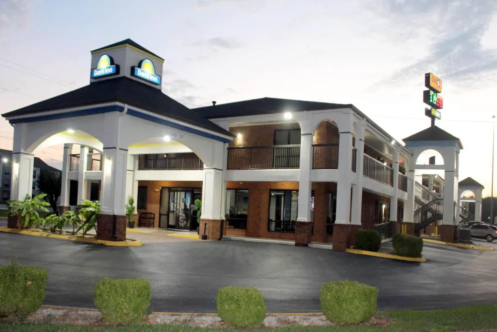Days Inn by Wyndham Franklin hotel hero