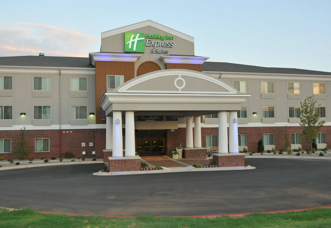 Holiday Inn Express & Suites Clinton by IHG hotel hero