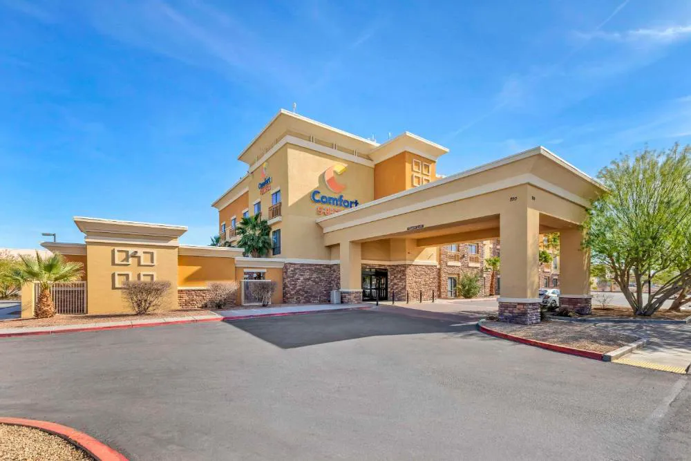 Comfort Suites Blythe hotel hero