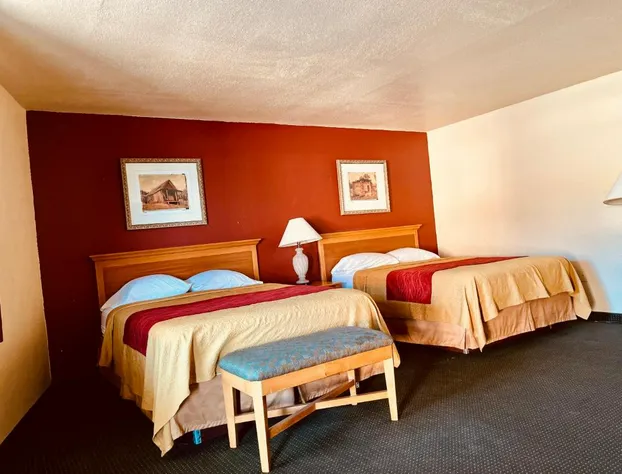 Econo Lodge Del Rio hotel detail image 1