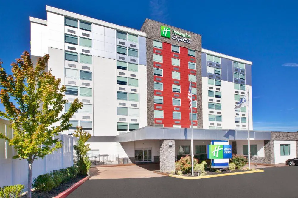 Holiday Inn Express Richmond - Midtown by IHG hotel hero