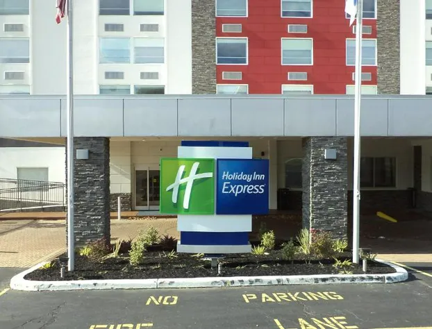 Holiday Inn Express Richmond - Midtown by IHG hotel detail image 1