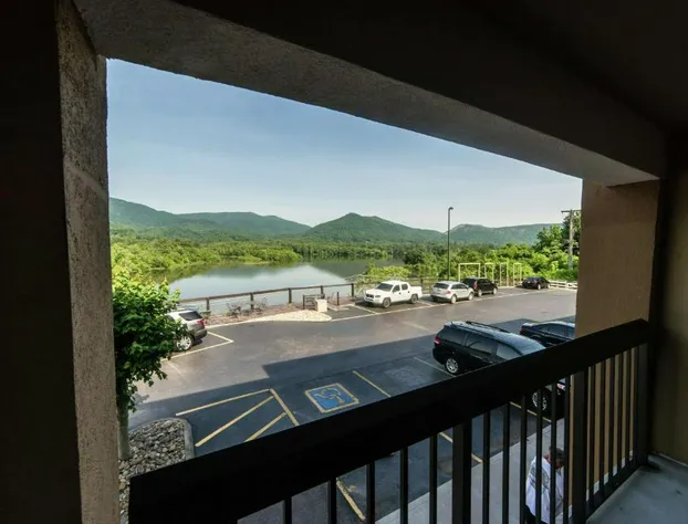 Hampton Inn Caryville-I-75/Cove Lake-State Park hotel detail image 2