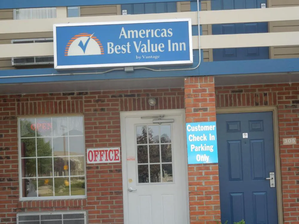 Americas Best Value Inn Maumee Toledo hotel hero