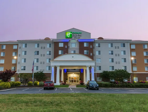 Holiday Inn Express and Suites - Petersburg - Fort Lee by IHG hotel detail image 1