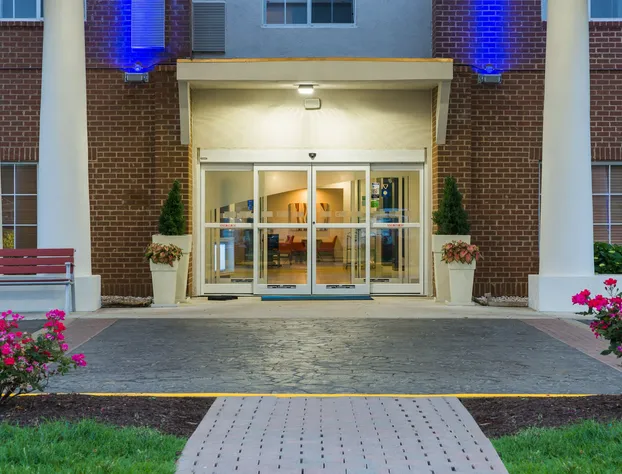 Holiday Inn Express and Suites - Petersburg - Fort Lee by IHG hotel detail image 2