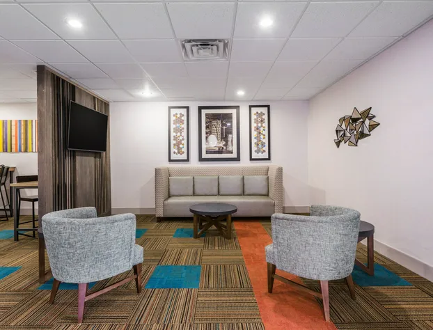 Holiday Inn Express and Suites - Petersburg - Fort Lee by IHG hotel detail image 3