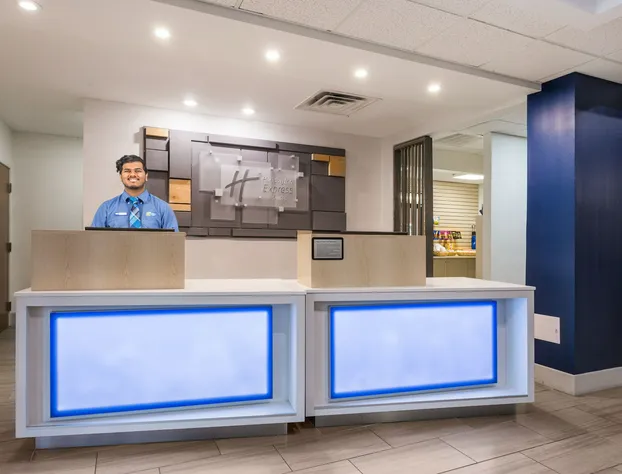 Holiday Inn Express and Suites - Petersburg - Fort Lee by IHG hotel detail image 4