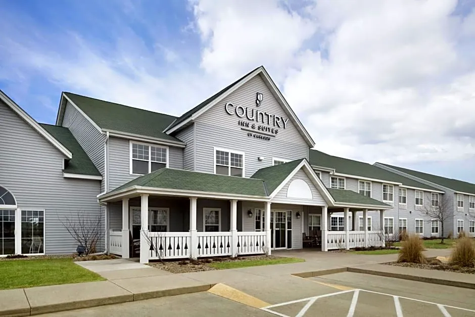 Country Inn & Suites by Radisson, Grinnell, IA hotel hero