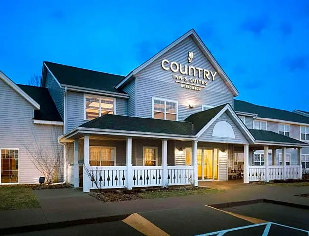 Country Inn & Suites by Radisson, Grinnell, IA hotel detail image 1