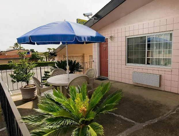 Rodeway Inn Near University-Gateway to Yosemite hotel detail image 2