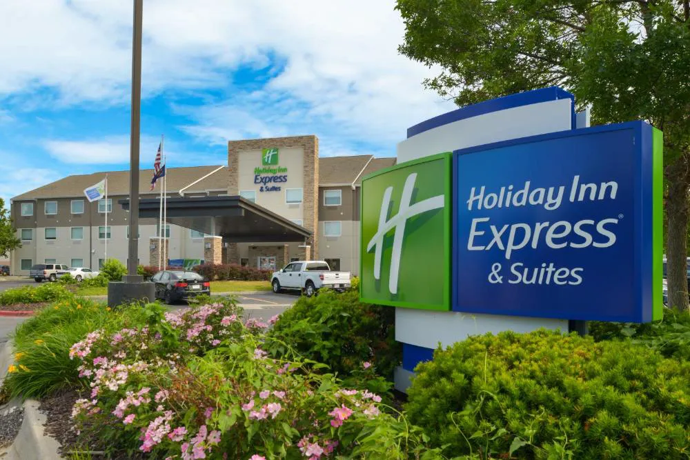 Holiday Inn Express & Suites Omaha - 120th and Maple by IHG hotel hero