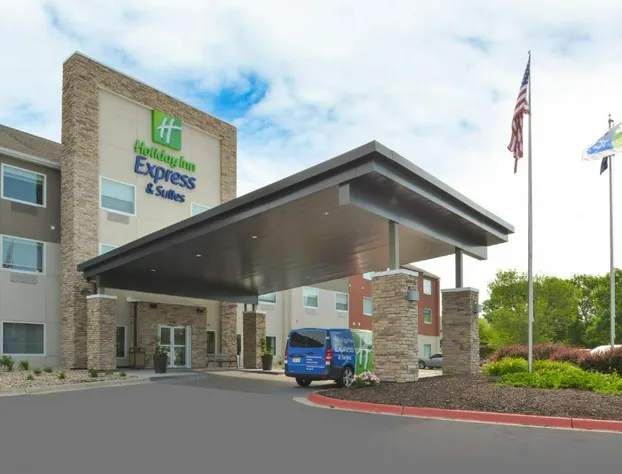 Holiday Inn Express & Suites Omaha - 120th and Maple by IHG hotel detail image 2