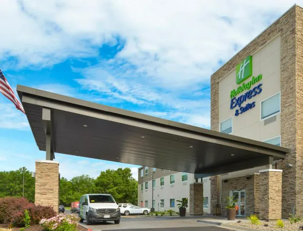 Holiday Inn Express & Suites Omaha - 120th and Maple by IHG hotel detail image 3