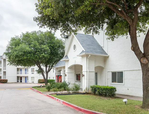 Motel 6 Grand Prairie, TX - Near Six Flags Drive hotel detail image 1