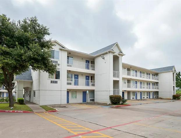 Motel 6 Grand Prairie, TX - Near Six Flags Drive hotel detail image 1