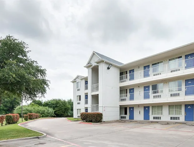 Motel 6 Grand Prairie, TX - Near Six Flags Drive hotel detail image 2