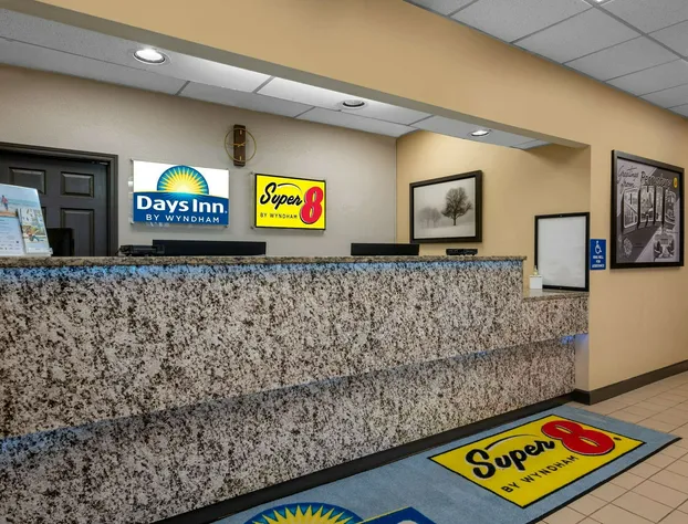 Super 8 by Wyndham Perrysburg/Toledo hotel detail image 3