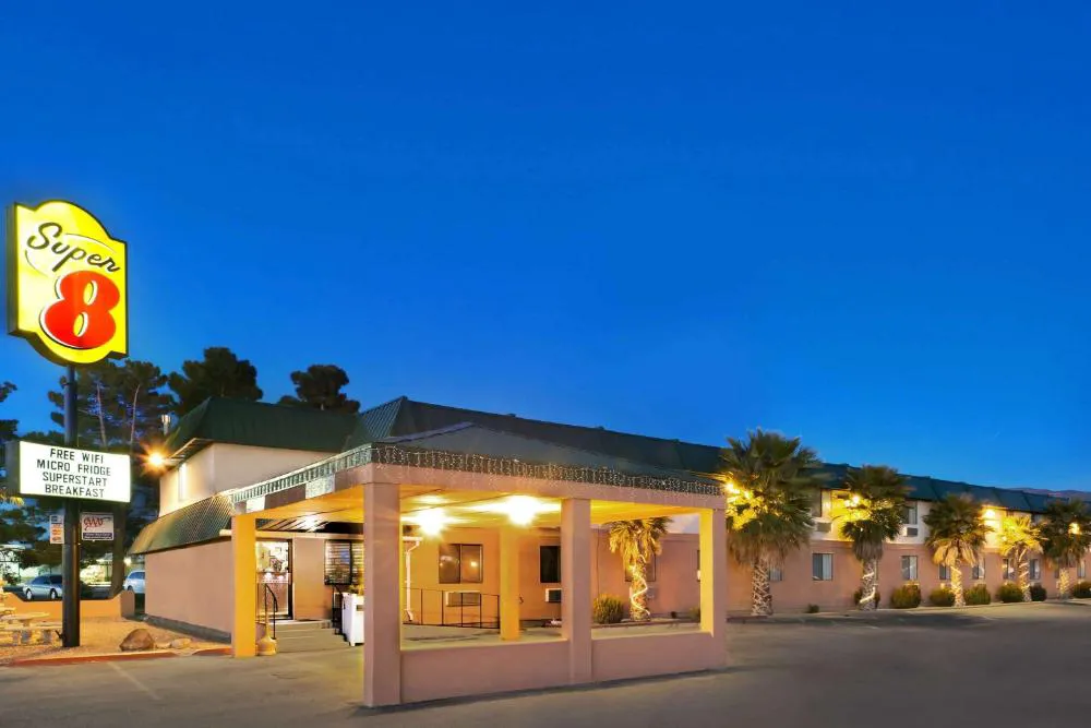 Super 8 by Wyndham Alamogordo/White Sands hotel hero