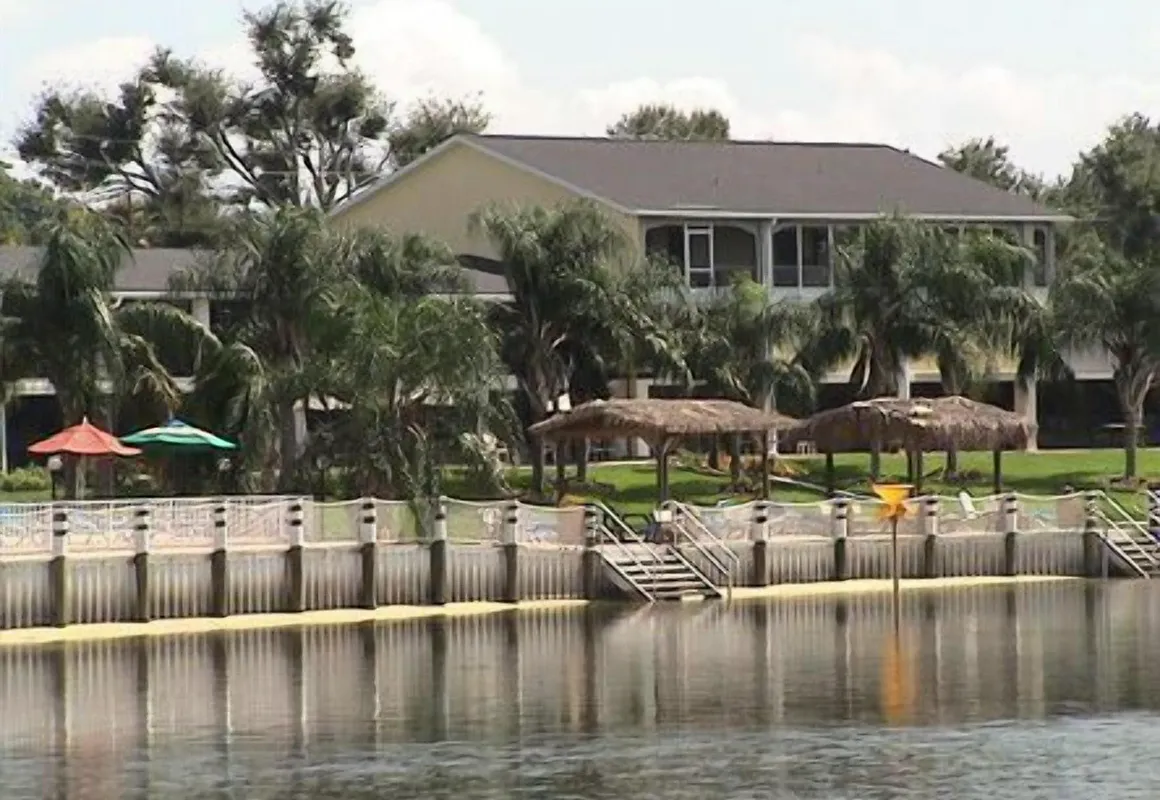 Lake Roy Beach Inn hotel hero