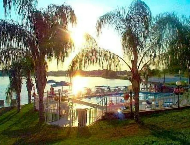 Lake Roy Beach Inn hotel detail image 1