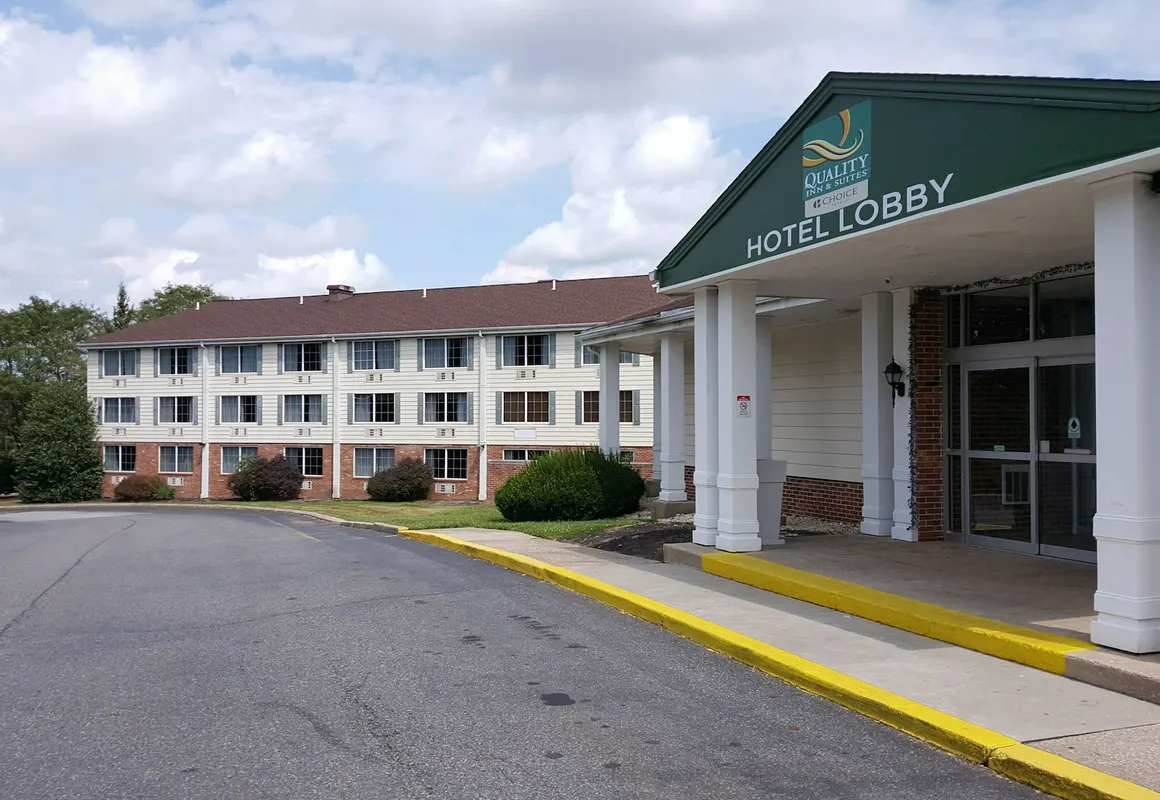 Quality Inn & Suites West Chester hotel hero
