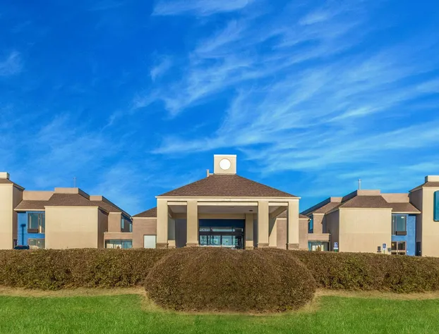 Clarion Pointe Harrisonburg hotel detail image 1