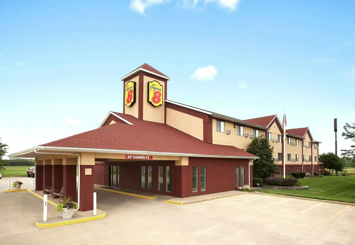 Super 8 by Wyndham Salem hotel hero