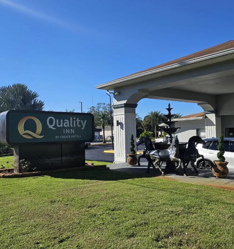 Quality Inn near Blue Spring hotel hero