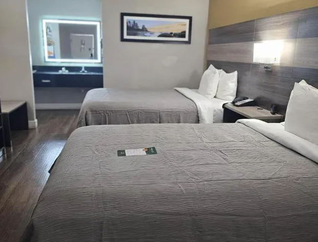 Quality Inn near Blue Spring hotel detail image 3