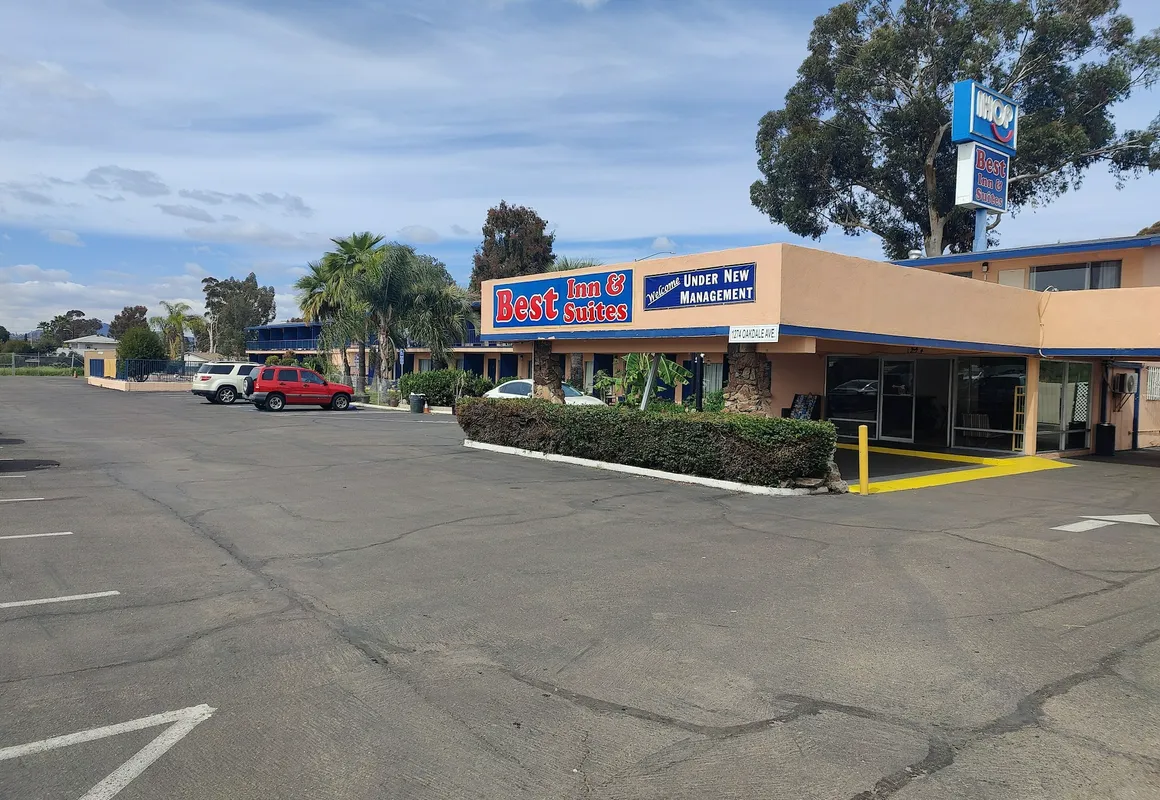 Best Inn & Suites hotel hero