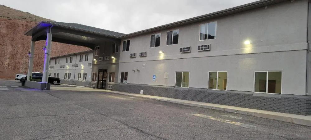 Quality Inn & Suites Salina National Forest Area hotel hero