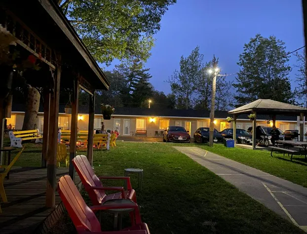 Wasaga Beach Inn And Cottages hotel detail image 1