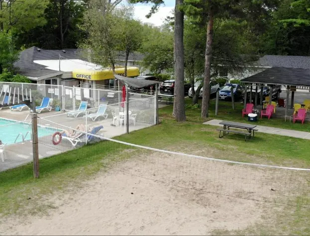 Wasaga Beach Inn And Cottages hotel detail image 4