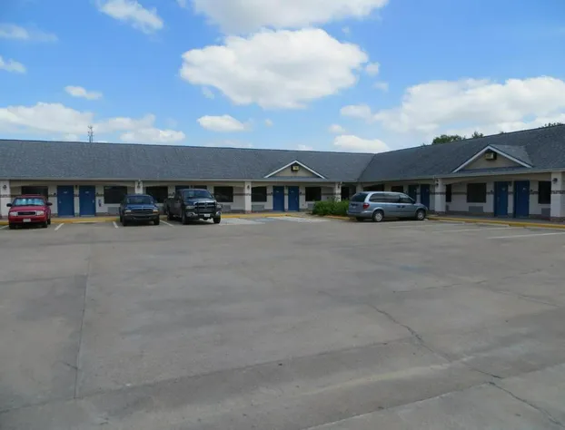 The Executive Inn & Suites hotel detail image 1