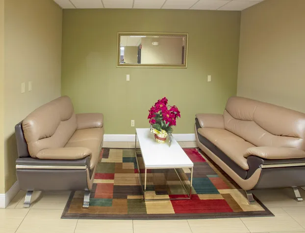 Super 8 by Wyndham St Charles hotel detail image 3